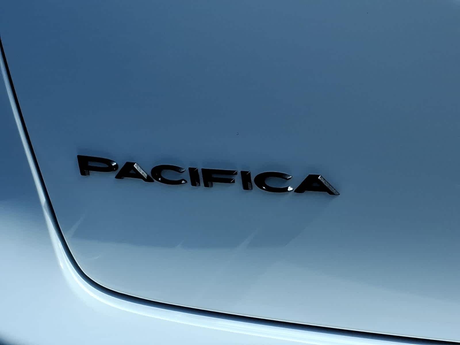 2027 Chrysler Pacifica Select