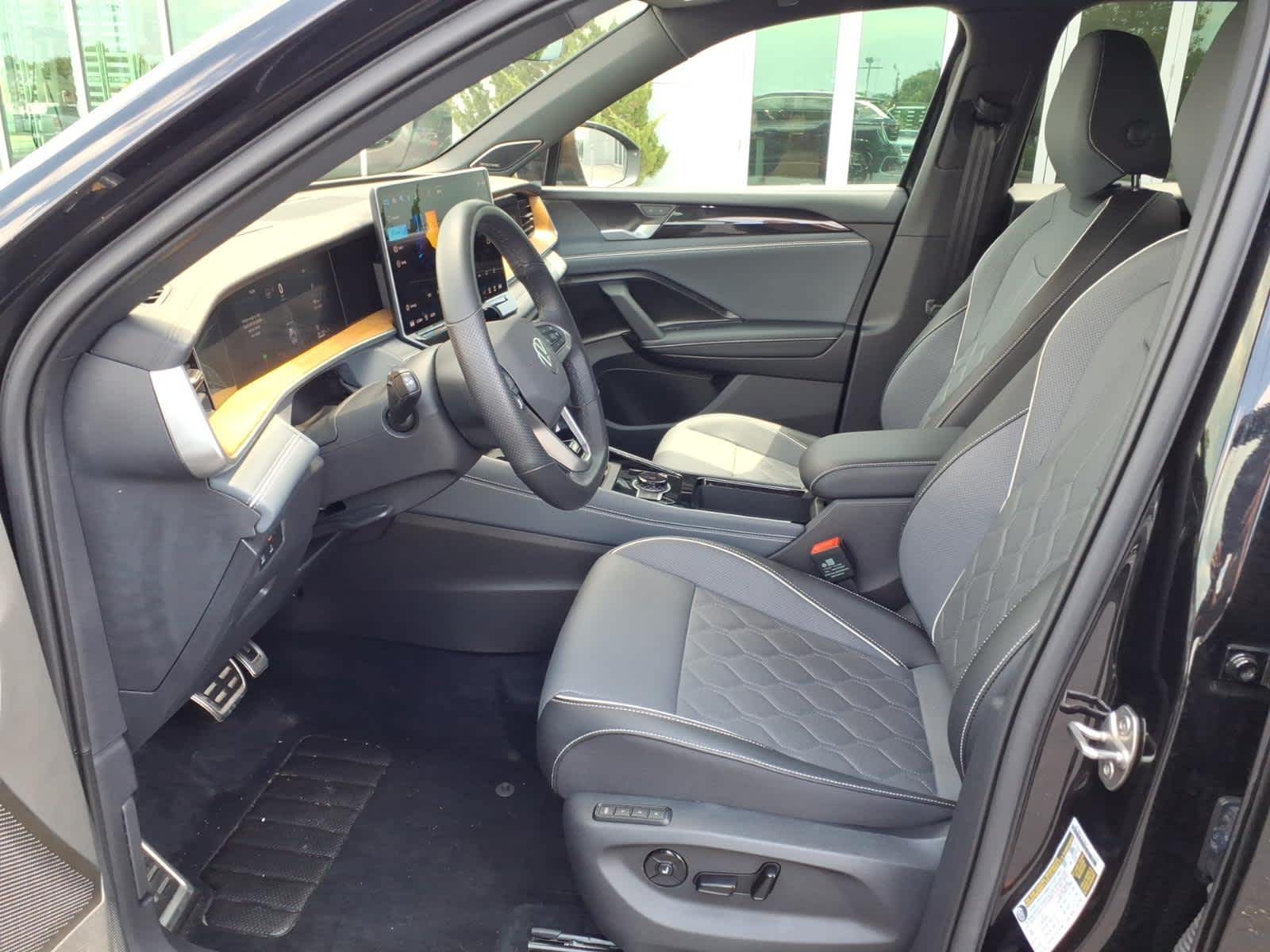 2025 Volkswagen Tiguan SEL R-Line