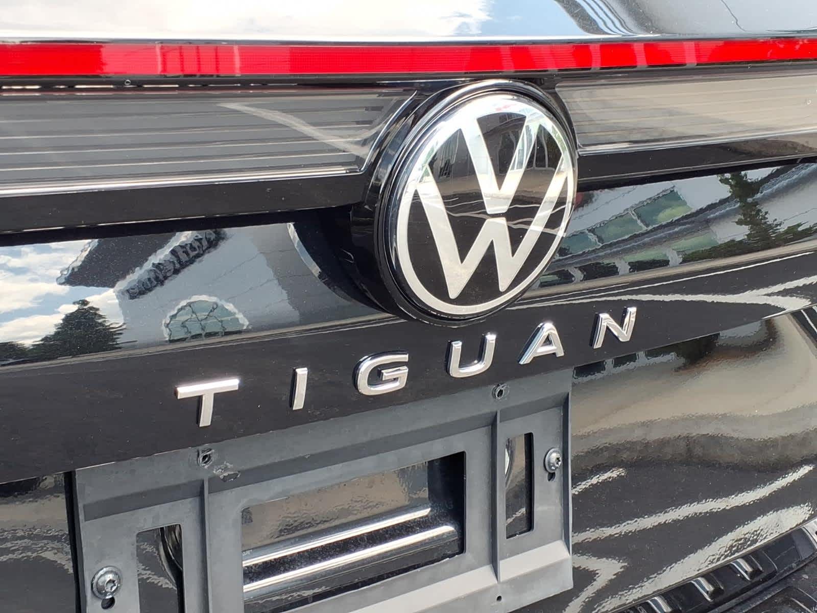 2025 Volkswagen Tiguan SEL R-Line