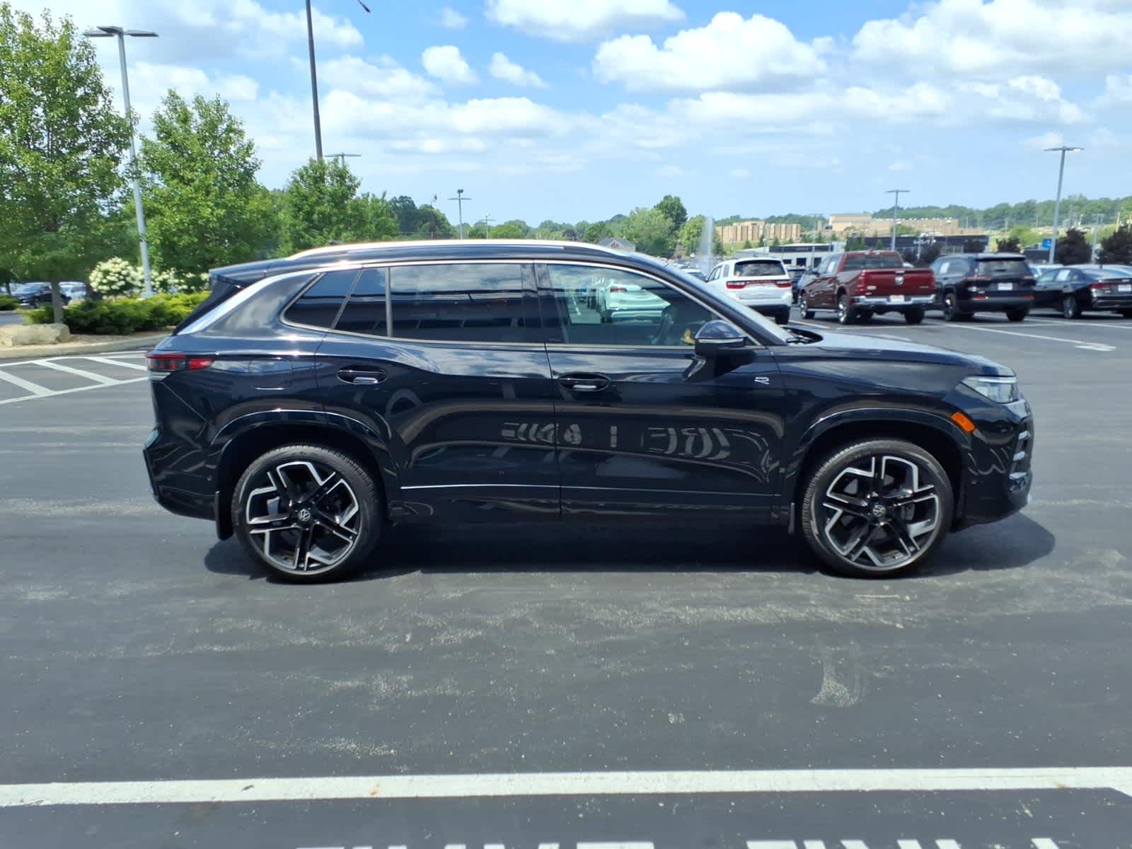 2025 Volkswagen Tiguan SEL R-Line