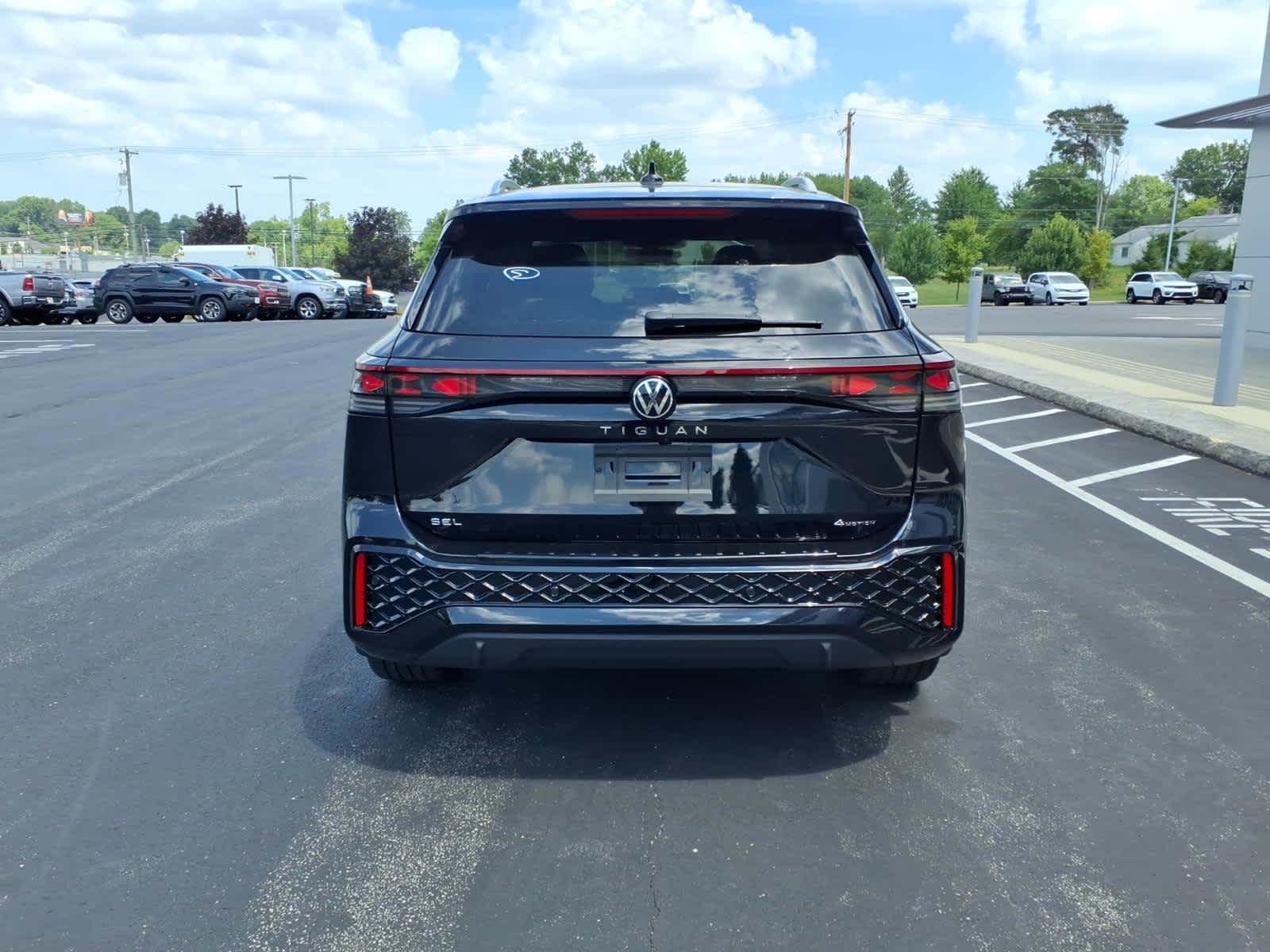 2025 Volkswagen Tiguan SEL R-Line