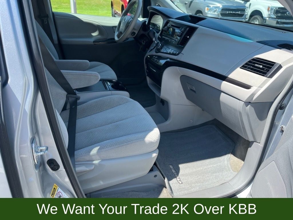 2014 Toyota Sienna L 7 Passenger