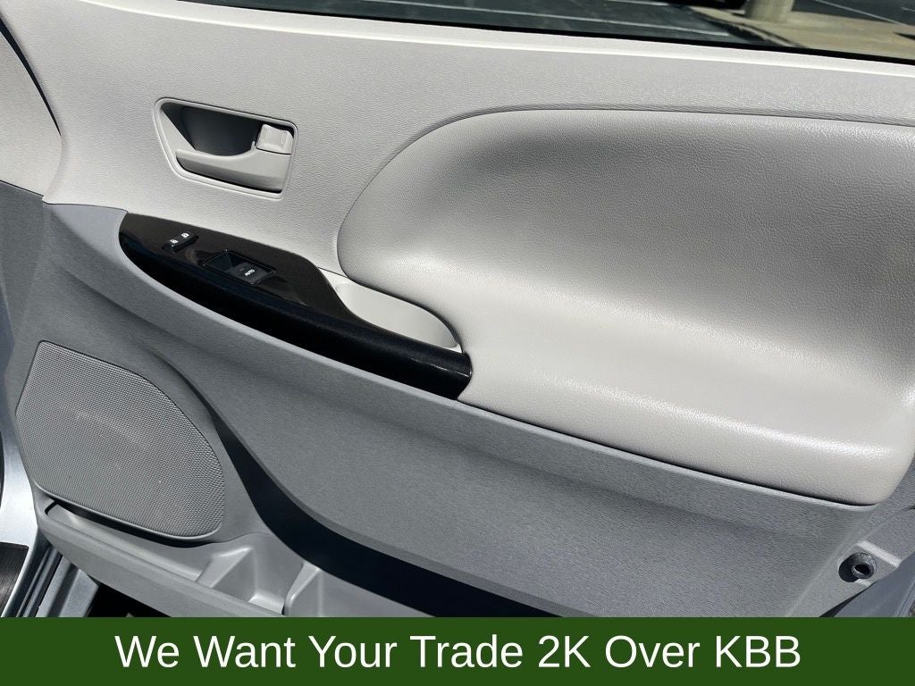 2014 Toyota Sienna L 7 Passenger