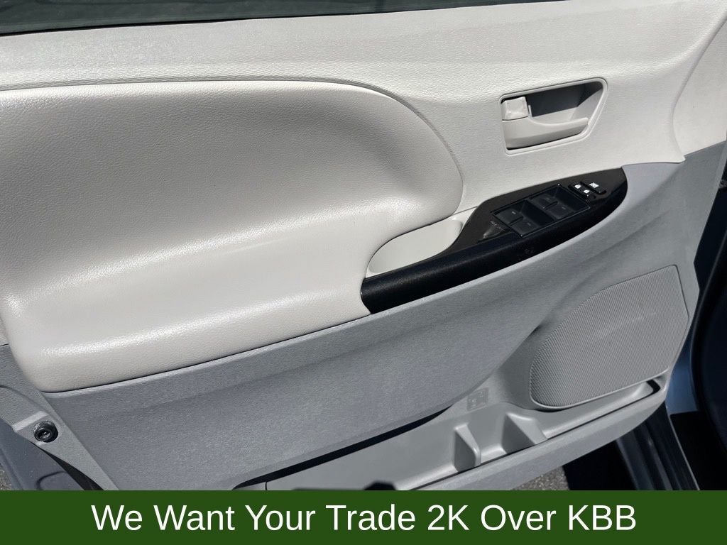 2014 Toyota Sienna L 7 Passenger