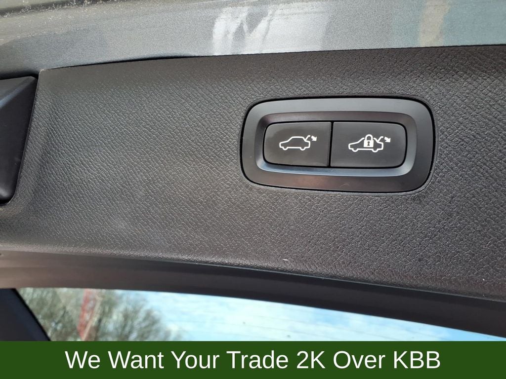 2018 Volvo XC90 T6 Momentum