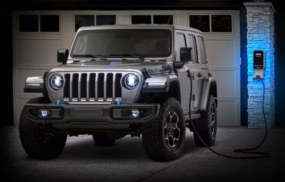 Jeep 4xe vs. Gas: Which Is Right for You?
